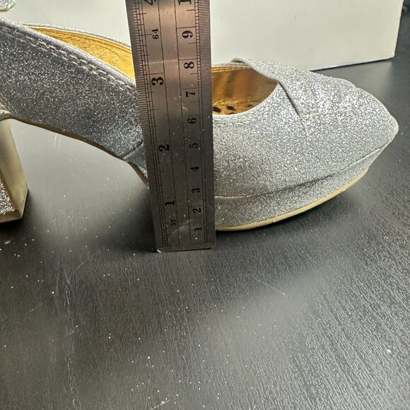 But Another Innocent Tale Sparkly Silver NWOT Platform Heels Size 8 Glitter - Picture 10 of 14